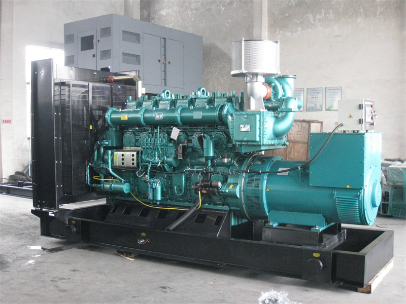 济南200KW 柴油发电机的油耗是多少？