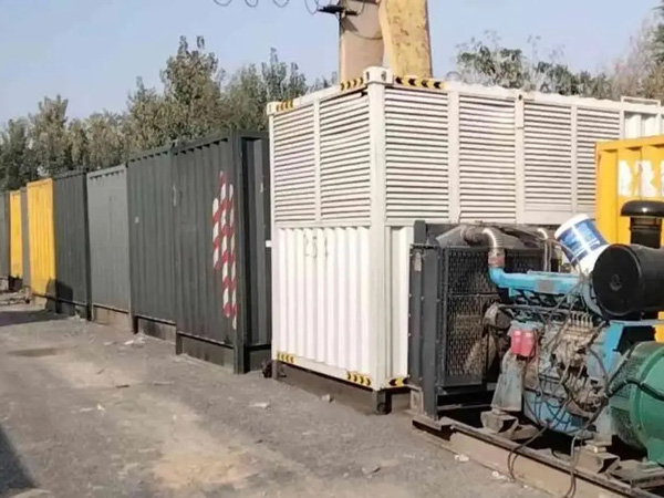 济南200KW柴油发电机机组每小时油耗是多少？